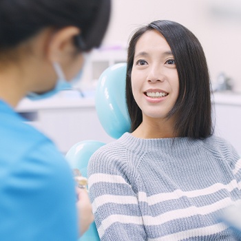 Woman talking to dentist during dental emergency treatment