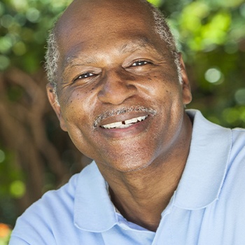 Man with gap between front teeth before Invisalign treatment