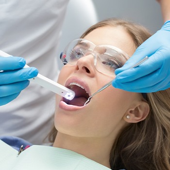 Patient receiving oral cancer screening